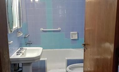 Casa en venta - 3 Dormitorios 1 Baño - Cochera - 240Mts2 - Lanús