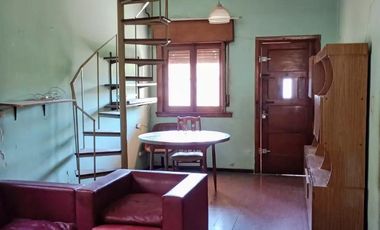Casa en venta - 3 Dormitorios 1 Baño - Cochera - 240Mts2 - Lanús