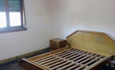 Casa en venta - 3 Dormitorios 1 Baño - Cochera - 240Mts2 - Lanús