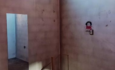 Casa en venta - 3 Dormitorios 1 Baño - Cochera - 240Mts2 - Lanús