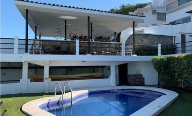 CASA EN VENTA A ORILLA DEL LAGO 