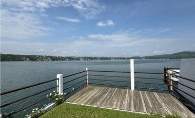 CASA EN VENTA A ORILLA DEL LAGO 