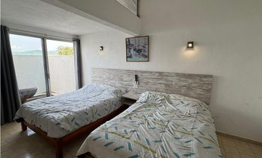 CASA EN VENTA A ORILLA DEL LAGO 