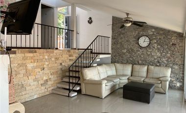 CASA EN VENTA A ORILLA DEL LAGO 