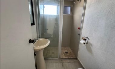 CASA EN VENTA A ORILLA DEL LAGO 