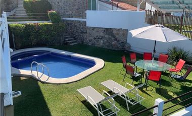 CASA EN VENTA A ORILLA DEL LAGO 