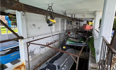 CASA EN VENTA A ORILLA DEL LAGO 
