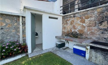 CASA EN VENTA A ORILLA DEL LAGO 