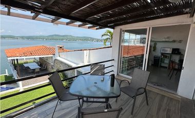 CASA EN VENTA A ORILLA DEL LAGO 