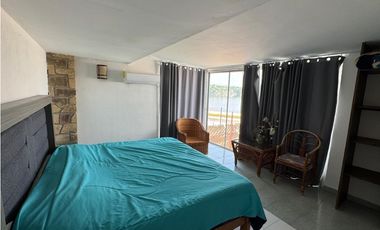 CASA EN VENTA A ORILLA DEL LAGO 