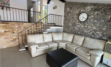 CASA EN VENTA A ORILLA DEL LAGO 