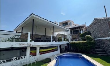 CASA EN VENTA A ORILLA DEL LAGO 