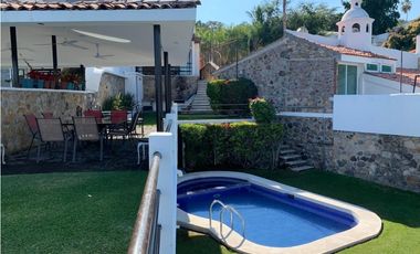 CASA EN VENTA A ORILLA DEL LAGO 
