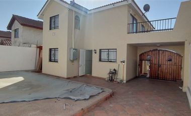 Casa en Arriendo en Ricardo Rivera Carvajal 466