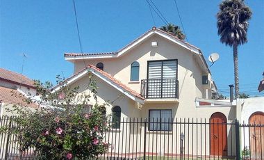Casa en Arriendo en Ricardo Rivera Carvajal 466