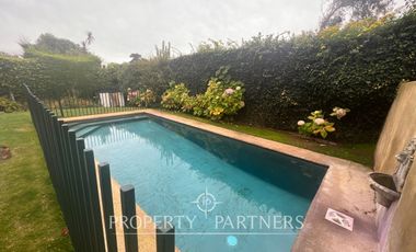 Casa sólida estilo español en sector tradicional