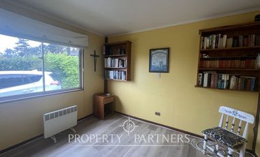 Casa sólida estilo español en sector tradicional