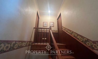 Casa sólida estilo español en sector tradicional