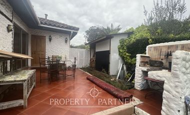 Casa sólida estilo español en sector tradicional