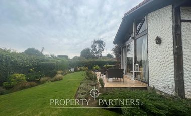 Casa sólida estilo español en sector tradicional