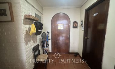 Casa sólida estilo español en sector tradicional