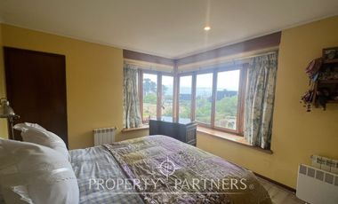 Casa sólida estilo español en sector tradicional