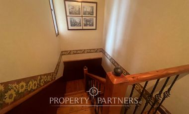 Casa sólida estilo español en sector tradicional