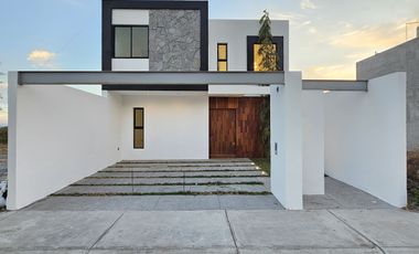 RESIDENCIA EN VENTA, 2 PLANTAS,  3 RECÁMARAS, 2.5 BAÑOS