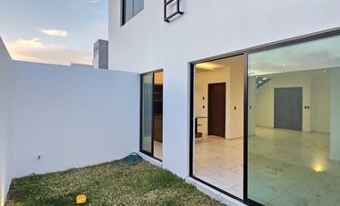 RESIDENCIA EN VENTA, 2 PLANTAS,  3 RECÁMARAS, 2.5 BAÑOS