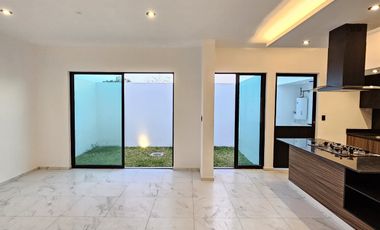 RESIDENCIA EN VENTA, 2 PLANTAS,  3 RECÁMARAS, 2.5 BAÑOS