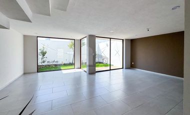 Casa en venta en Metepec a un costado del Parque Bicentenario con diseño moderno