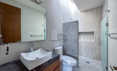 Casa en venta en Metepec a un costado del Parque Bicentenario con diseño moderno