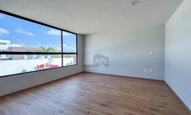 Casa en venta en Metepec a un costado del Parque Bicentenario con diseño moderno