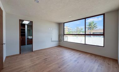 Casa en venta en Metepec a un costado del Parque Bicentenario con diseño moderno