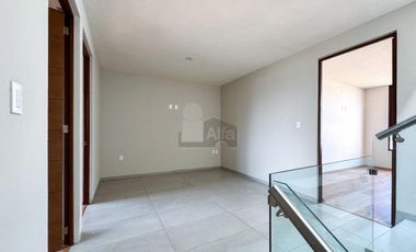 Casa en venta en Metepec a un costado del Parque Bicentenario con diseño moderno