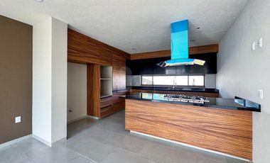 Casa en venta en Metepec a un costado del Parque Bicentenario con diseño moderno