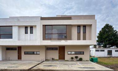 Casa en venta en Metepec a un costado del Parque Bicentenario con diseño moderno