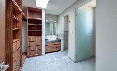 Casa en venta en Metepec a un costado del Parque Bicentenario con diseño moderno