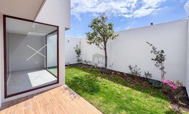 Casa en venta en Metepec a un costado del Parque Bicentenario con diseño moderno