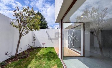 Casa en venta en Metepec a un costado del Parque Bicentenario con diseño moderno