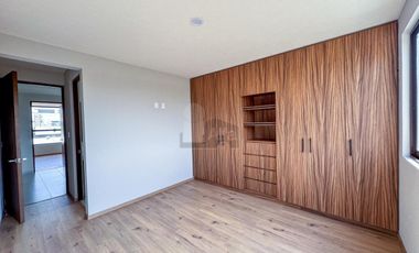 Casa en venta en Metepec a un costado del Parque Bicentenario con diseño moderno