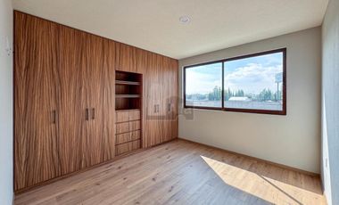 Casa en venta en Metepec a un costado del Parque Bicentenario con diseño moderno