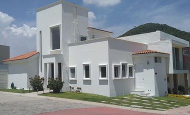 Casa Amueblada En Renta  En Senderos De Monte Verde.