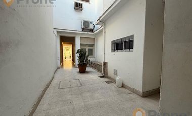 VENTA PH 2 DORMITORIOS CON TERRAZA EN EL CENTRO