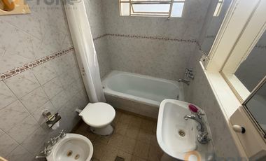 VENTA PH 2 DORMITORIOS CON TERRAZA EN EL CENTRO