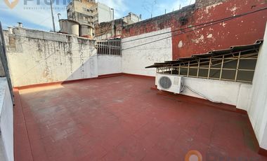 VENTA PH 2 DORMITORIOS CON TERRAZA EN EL CENTRO