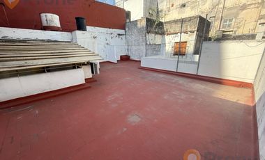 VENTA PH 2 DORMITORIOS CON TERRAZA EN EL CENTRO