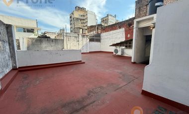 VENTA PH 2 DORMITORIOS CON TERRAZA EN EL CENTRO
