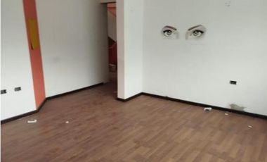 DE VENTA HERMOSA CASA, IMBABURA, CIUDAD ATUNTAQUI.