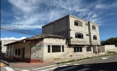 DE VENTA HERMOSA CASA, IMBABURA, CIUDAD ATUNTAQUI.